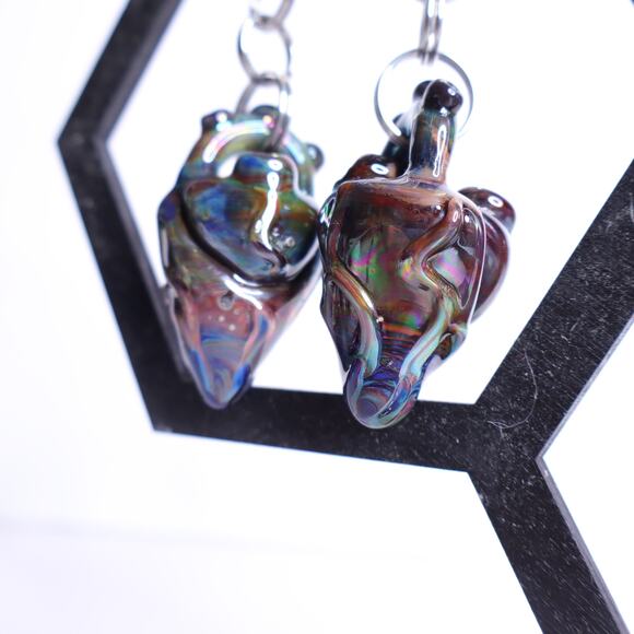 GLASSWEAR STUDIOS Handmade Anatomical Heart Weights Oil Slick 10g/2.5mm Hangers - Picture 7 of 7